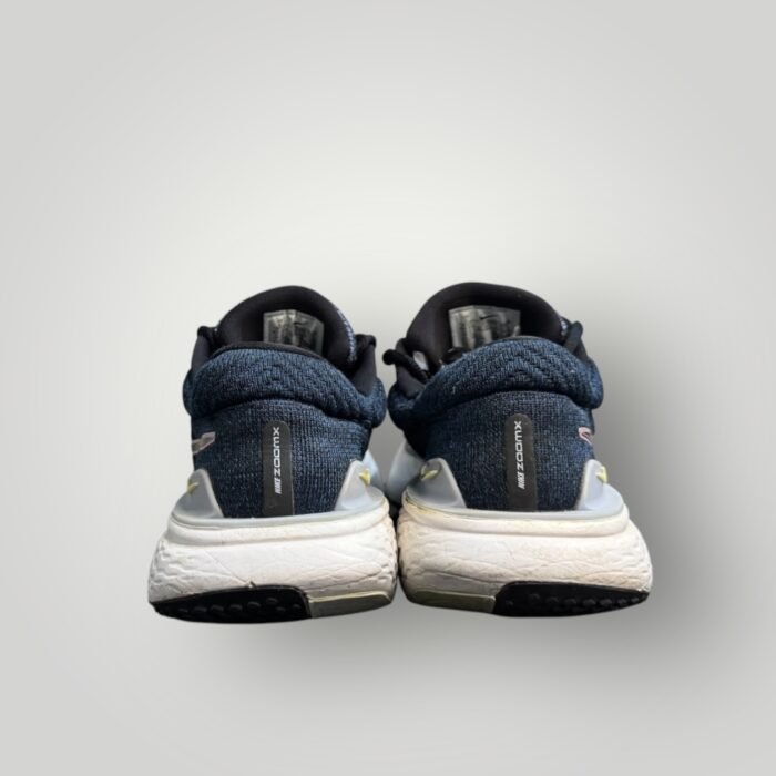 NIKE ZOOMX INVINCIBLE RUN FLYKNIT 2 - Image 4